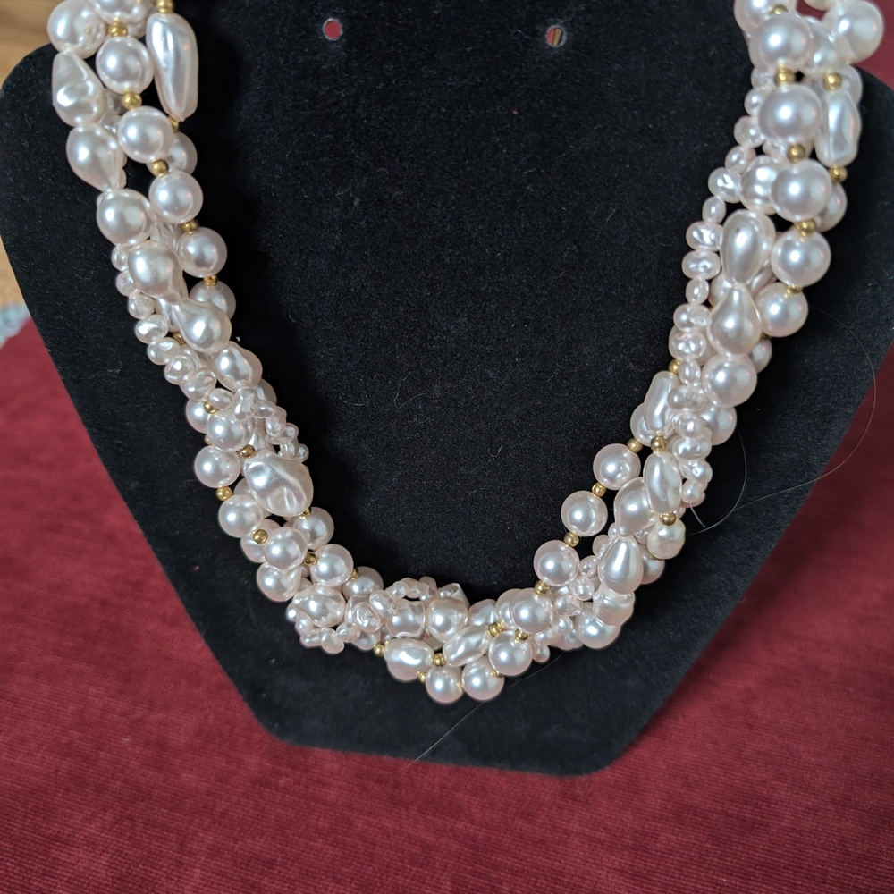 Elegant Pearl Necklace